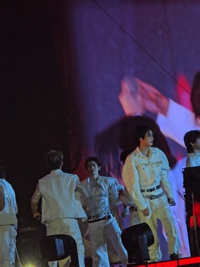 Transformer #ICONSIAMCountdown2026 #BUSbecauseofyouishine