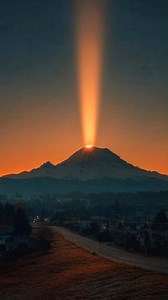 Mt. Rainier made its own masterpiece this morning 🚀🌄 A tall pillar of sunlight rose from the summit like a beacon, stretching into the sky as the sun climbed higher. The light shifted and grew with every second, making the moment feel alive while it unfolded. 🌅✨ Some mornings don’t just rise… They announce themselves to the world. | Sunrise to Sunset