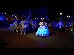 Haunted Mansion bride in Boo-To-You parade at Disney's MNSSHP 2019