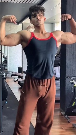 Epic Gym Posing Routine | Flexing Hard Work & Gains 💪