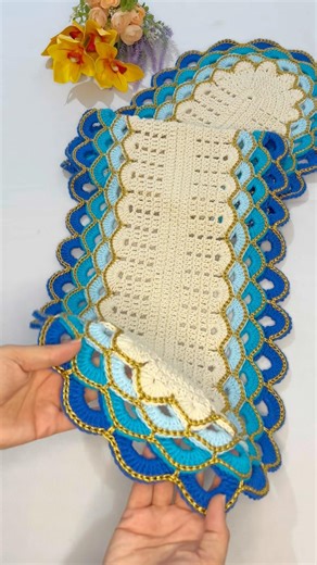Crocheted table runner 💙🩵