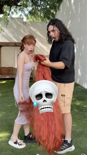Cree que tiene el pelo LARGO 💀