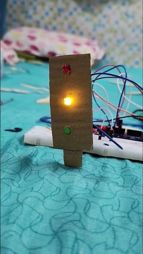 Arduino Traffic Light Simulation 🚦 #Electronics #Shorts