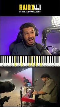 How does Felipe Martins Keys construct this introduction?