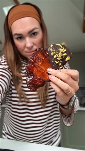 Violet G on Instagram: "FLOISSANTS anyone? 😜 (thank you for naming them Joe 🥐) These are super easy, look brilliant and can confirm they travel well! You’ll need: However many packs of shop bought croissants you fancy Some melted chocolate (personal preference on choice) Butter + honey (and a little brown sugar if you want a darker coating) Chopped pistachios or toppings of choice All you need to do is roll out your croissant, melt some butter in a pan, a little honey and pop your flattened cr