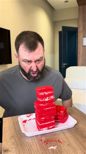 Hydraulic press crushes cake 🍰😡💪🏻Press