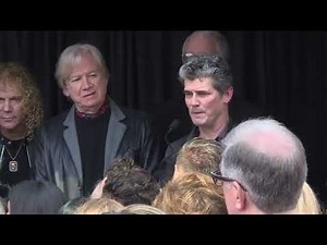 Bon Jovi makes surprise appearance at Rock Hall