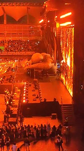 596K views · 10K reactions | this is the craziest "GIANT" stage set up ever  | Hyunlix shop pero fan service lang available | Facebook