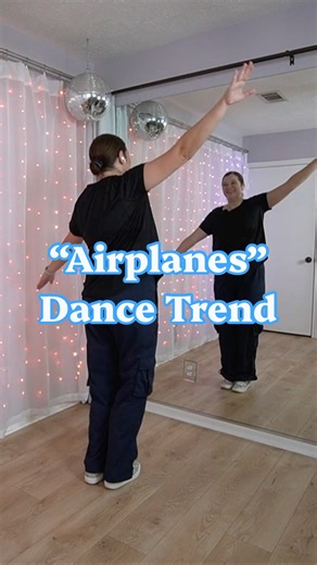 Can we pretend that airplanes in the night sky are like shooting stars? ✈️💫 DC: jikamanu #dance