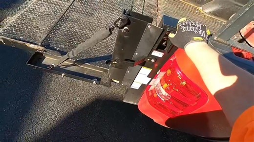 2.3K views · 93 reactions | Curbside Prospector - Garbage Day mobey Grab 勞♻️✅ Look What I Found here in The Trash  Follow me to get you all new 鹿 #dumpster #dumpsterdiving #fyp #dumpstertoday #free #recycling #thescavanger #scavanger #usa #canada #australia | Scrap & Pallet Man | Facebook