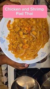 Chicken & Shrimp Pad Thai 😋 #cookwithme