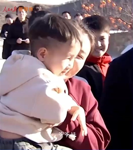 This year, General Secretary Xi Jinping’s inspection and research tours have covered every corner of China. In his warm and cordial conversations and earnest reminders, we see his sincere and profound affection for the people as a leader who wholeheartedly serves them. Steering the implementation of the 14th Five-Year Plan and mapping out the 15th Five-Year Plan, he emphasized, “At all times, we must always align our hearts with the people’s aspirations and pursue what benefits the world, strivi