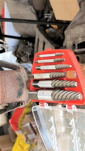 Spiral-fluted screw extractors specialized tools removing broken or stripped screws and bolts #short