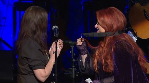 Wynonna & Ashley Judd break down at Country Music Hall of Fame