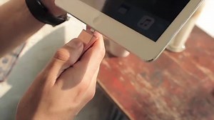 【隨插即用！「免網路」瞬間擴充、分享！】Adam Elements 極速行動碟，支援多種格式及影音播放，隨時分享、備份、播放！Lightning / USB 3.0 雙介面，皮革紋保護蓋完美包覆唷！ 獨家鑰匙環設計，讓你隨身攜帶哦～^^ CHECK IT OUT→ https://goo.gl/uma6FS ---------- 想要享受更舒適的商品瀏覽嗎？ 「iOS App全新上線」立即下載→ https://goo.gl/dqi2RU #citiesocial #找好東西 #flashsales #閃購 #lifestyle #design #行動碟 #隨身碟 #iPhone #iPad | citiesocial