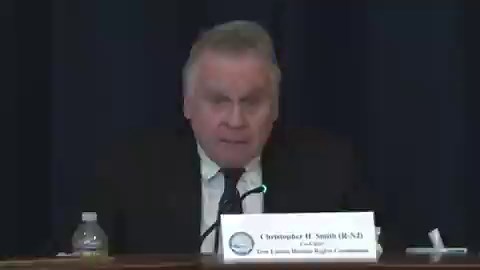 #Nacionales| El Presidente @nayibbukele señaló que supuestos “periodistas” y organizaciones intentaron presentar al país como violador de derechos humanos ante instancias como la CIDH, la ONU y el Congreso de Estados Unidos, lo que generó rechazo entre la población. Asimismo, sostuvo que estas acciones evidencian una defensa hacia estructuras criminales: “Vean claramente cómo defienden a terroristas. Vean cómo dicen que, aunque hayan cometido crímenes horribles, ellos están ahí para defender sus