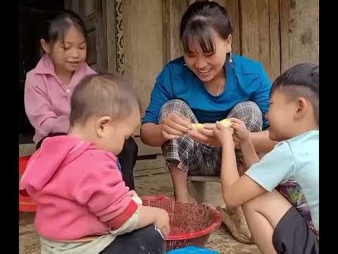 Single Mom Cooks an Egg Meal and Enjoys It with Her Three Children
