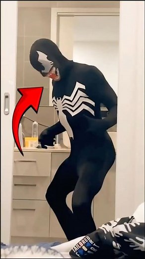 Top 3 FUNNIEST Halloween Costumes That Went HILARIOUSLY Wrong! 🎃😂