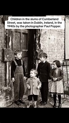Children in the slums of Cumberland Street, was taken in Dublin, Ireland, in the 1940s by the photographer Paul Popper. #ireland #oldirishphotos #history #foru