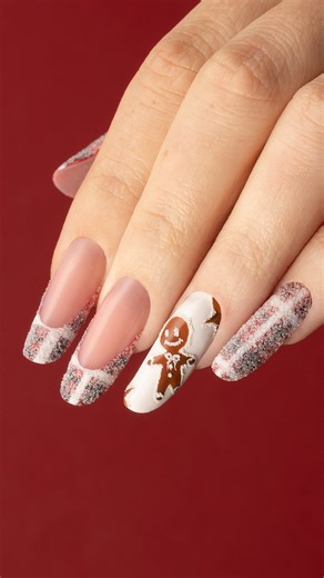 Passione Beauty on Instagram: "Come ricreare l’effetto neve sulle tue unghie natalizie (e non solo)? ❄️ Segui il tutorial fino alla fine per scoprirlo e salva il video ☃️"