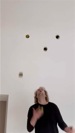 Juggling 6 ball fountain practice #juggling #6ball #fountain #edm #music