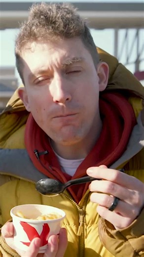 British guys try Wawa mac & cheese for the first time! 😂