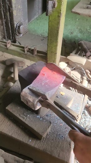 how to cut ✂️ a axe ✂️ 🪓 #offical #blacksmith #viral #shorts #trending #video