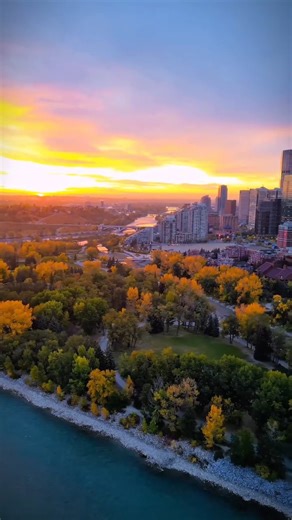 🍂 Enjoying the last moments of fall before we shift into winter mode. 🍂 📍 Downtown Calgary 📹 by pushtheimpossible Tag Travel Alberta in your wild adventures to be featured! #ExploreAlberta | Travel Alberta