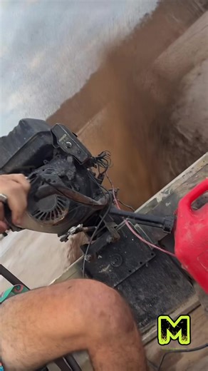 @Riley in mud action with the Feather Lite surface drive on his 15’42” boat 💪 #surfacedrivemudmotors #surfacedrives #MudMotors #mudboat #duckboat