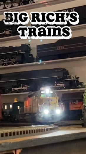 Atlas SD40-2 UNION PACIFIC O Scale 3-Rail Night Run #modelrailroad #modeltrains #modelrailway #train