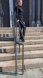 Pikkujoulukausi starttailee pian! Meiltä löydät erilaiset housut ja leggingsit, sukat ja sukkahousut juhlaan (ja tietty arkeenkin). Videon Zoya paljettihousut heti saatavilla Oulun varastostamme toimitukseen ❤️ | Leeloo - www.leeloo.fi