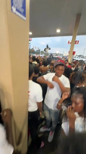 52K views · 288 reactions | Choice Mane Jr. Demarcus Crank Had The Murphys On Smash in The Rain Shop #803Kustomz Brian Young | Tiquan Gadson | Facebook