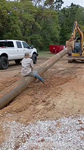 Pushing the Steel Tube With a Loader: How One Machine Drives a Pipe Into the Ground