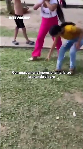 LA CHANCLA SIEMPRE ENCUENTRA SU OBJETIVO: UNA ABUELITA SE VOLVIÓ VIRAL POR SU INCREÍBLE PUNTERÍA
