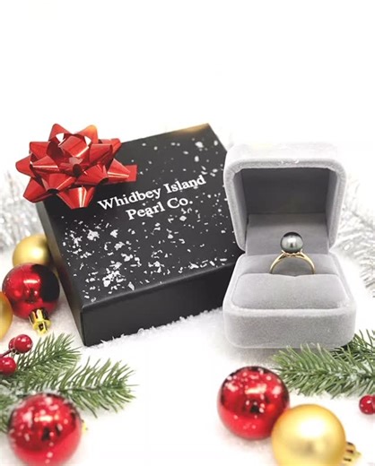 Whidbey Island Pearl Co. on Instagram: "@callahansfirehousestudio will be open Monday, Tuesday, and Wednesday, December 22nd, 23rd, and 24th for your last minute shopping."