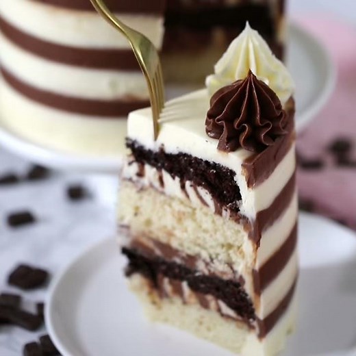 How to Make a Striped Cake