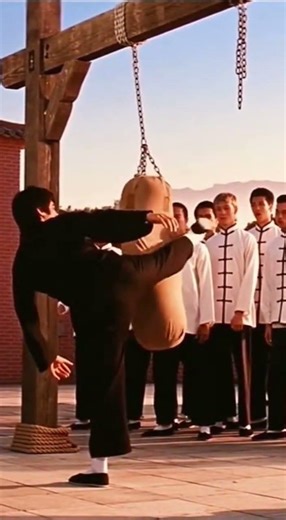 Kungfu Bruce Lee. #kungfu #brucelee #viralshorts #martialarts