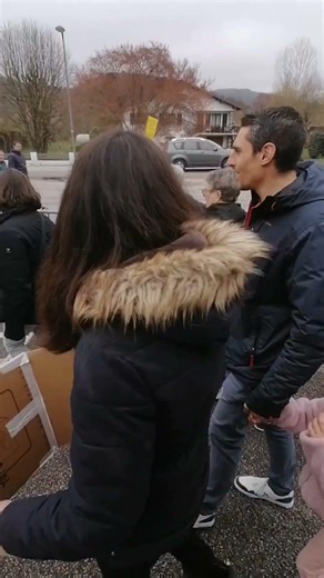 A Raon-aux-Bois, parents et élus mobilisés contre le projet de fermeture d'une classe de leur école