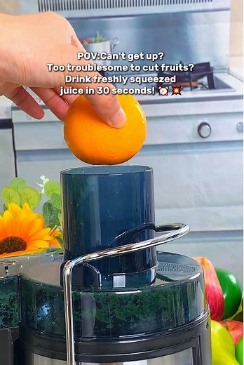 Put the whole fruit in, no need to peel it, and easily squeeze the juice in 30 seconds #juicer #kitchen #juicer #fruitjuice #tiktokshopsummerturnup #healthy #nutrition