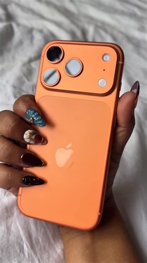 (Afro-lee-sha) on Instagram: "🍊🍊🍊 #iphoneunboxing #iphone17pro"