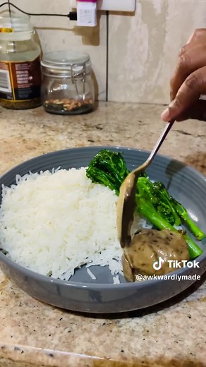 Cooking Quick Rice Meatballs with Mushroom Sauce
