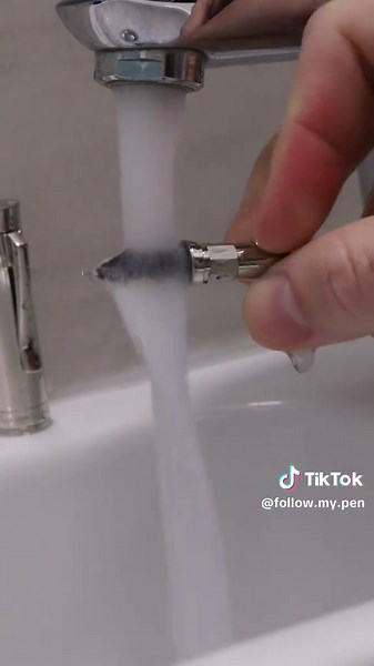 Deep Cleaning Fountain Pens: A Step-by-Step Guide