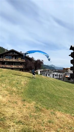 Landing a speedwing 🪂🔥 https://amzn.to/4okz8tF #viral #wing #speedfly #trend #parachute #diving #extremesports #fyp #pourtoii | Bastien Moyon