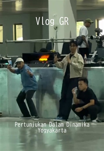 Vlog edisi GR Pertunjukan Dalam Dinamika Yogyakarta, kayak mimpi lagi demam yak.. BTW UDAH PADA BELI TIKET PERTUNJUKAN DALAM DINAMIKA SURABAYA DAN BANDUNG BELOM??? #Perunggu