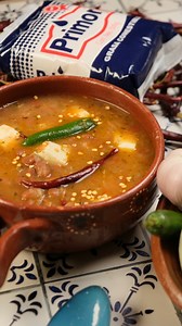 🌿💖 Frijoles de Olla Caldudos: la receta que une generaciones. Fácil de hacer y deliciosa, esta es una comida que siempre trae sonrisas. ¡Atrévete a prepararlos y disfruta de un pedacito de México! 🇲🇽🥘 #SaborMexicano #CocinaTradicional Ingredientes 🔹 Abundante agua 🔹 1/2 kilo de frijol 🔹 1 hoja de laurel 🔹 Media cabeza de ajo 🔹 1/2 cebolla 🔹 1 cebolla blanca rallada 🔹 2 dientes de ajo prensados 🔹 1 tomate bien maduro rallado 🔹 4 chiles pico de pájaro secos cortados en cuadritos 🔹 4
