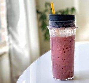 3.9K views · 19 reactions | RECIPE ➡️ : momspark.net/easy-2-minute-frozen-fruit-smoothie/ This 2-MINUTE 2-INGREDIENT FROZEN FRUIT SMOOTHIE makes a fast, easy, and perfectly ice-cold thick smoothie! | Mom Spark | Facebook