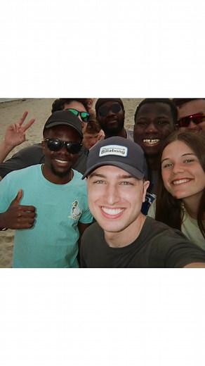 Giving a camera 📸 to strangers on spring break. This is the shirt version for the shirt attention spans. Haha 😂 @justinofairbanks #filmphotography #film #streetphotography #springbreak #friends #friendship #wholesome #cute