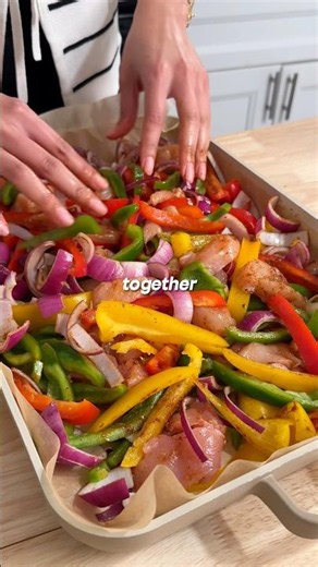 One-Pan Chicken Fajita Bowls #bloodsugarbalance #onepanmeal #healthyfajitas