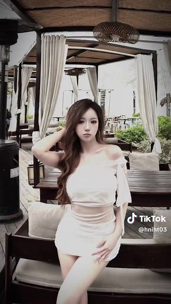 10 Ý Tưởng Outfit Đi Biển Mùa Hè