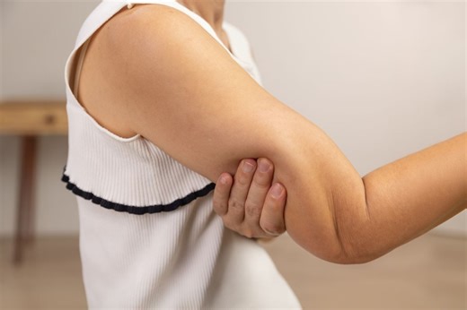 Say goodbye to bat wings, this 'quick and easy' exercise delivers results in days, according to a trainer - Netmums